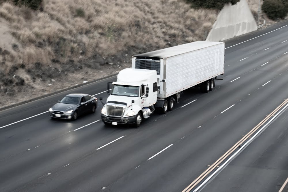 Bakersfield, CA – Drowsy Driving Causes Big Rig Injury Rollover on I-5 Near the Grapevine